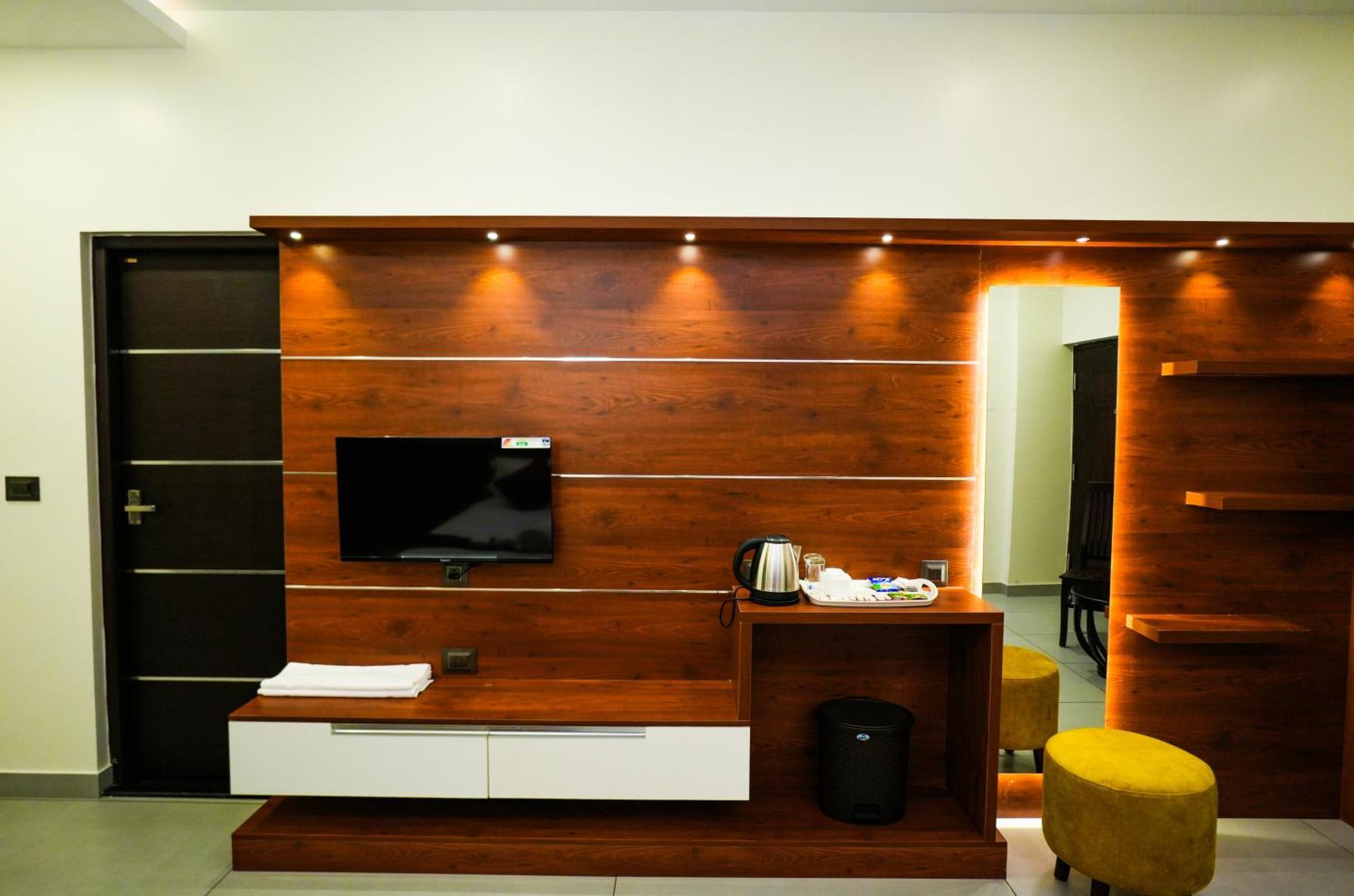 Hotel 24Inn Residency Pathanamthitta Exterior photo